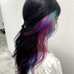 インナーカラー×派手髪　黒染めと度重なるカラーで傷んだ髪を紫、ピンク、青のグラデーションに